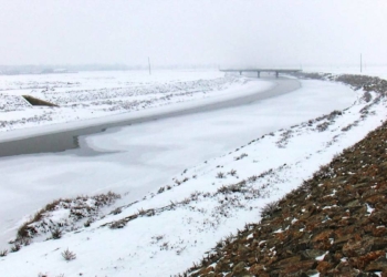 Muş'ta nehir, dere ve göletlerin yüzeyi buzla kaplandı