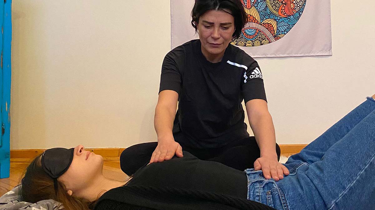 "Nefes alışta oksijen hücrelere taşınır, nefes verişte karbondioksit hücrelerden alınır dışarı verilir; kabul etmek ve vazgeçmek, almak ve vermek, gerilmek ve gevşemek gibidir"