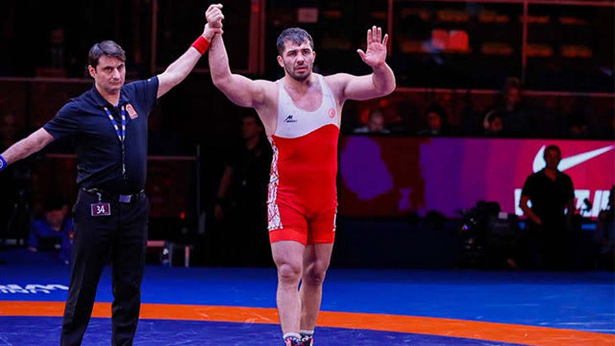 Olimpiyat üçüncüsü Cenk İldem güreşi bıraktı