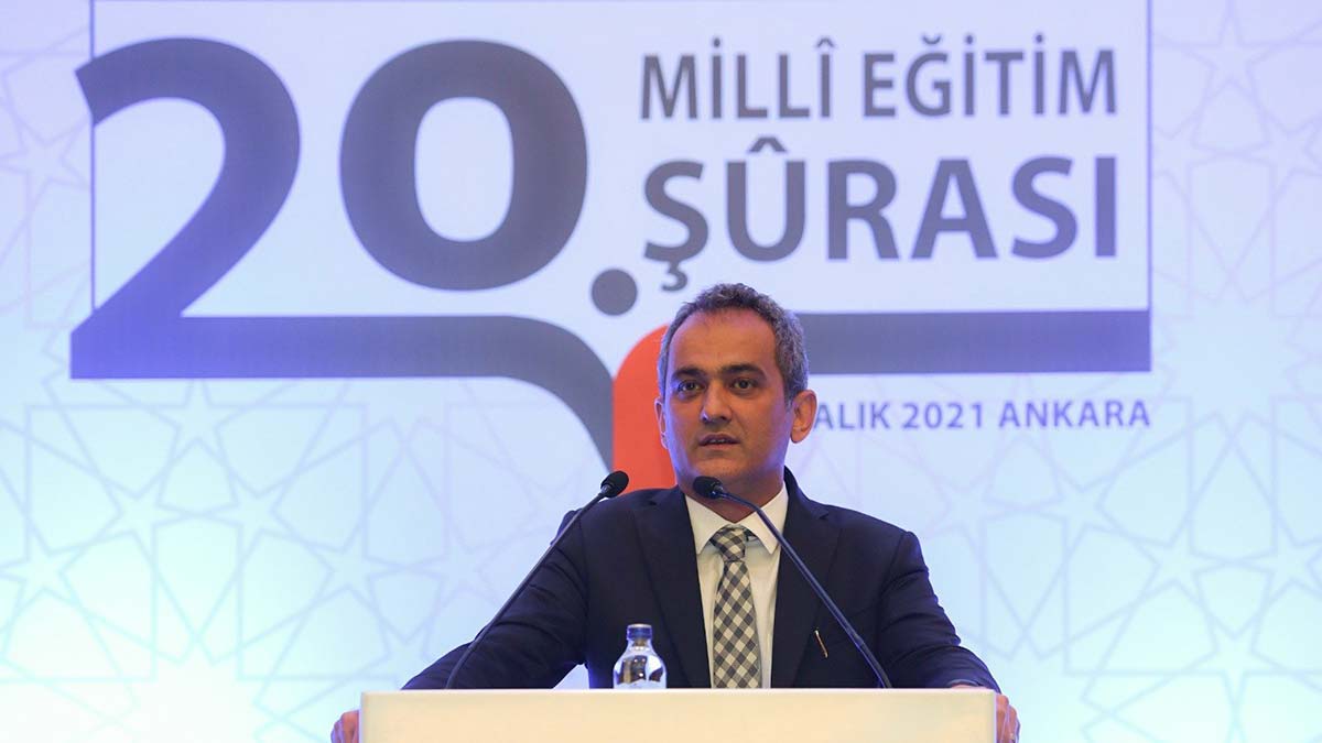 Özer: Eğitim sisteminin çok güçlü olması gerekiyor