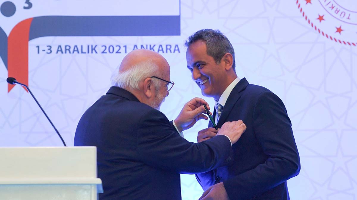 " Her bir alanla ilgili söyleyecek sözü olan herkesin bunları bizimle paylaşması çok kıymetli"