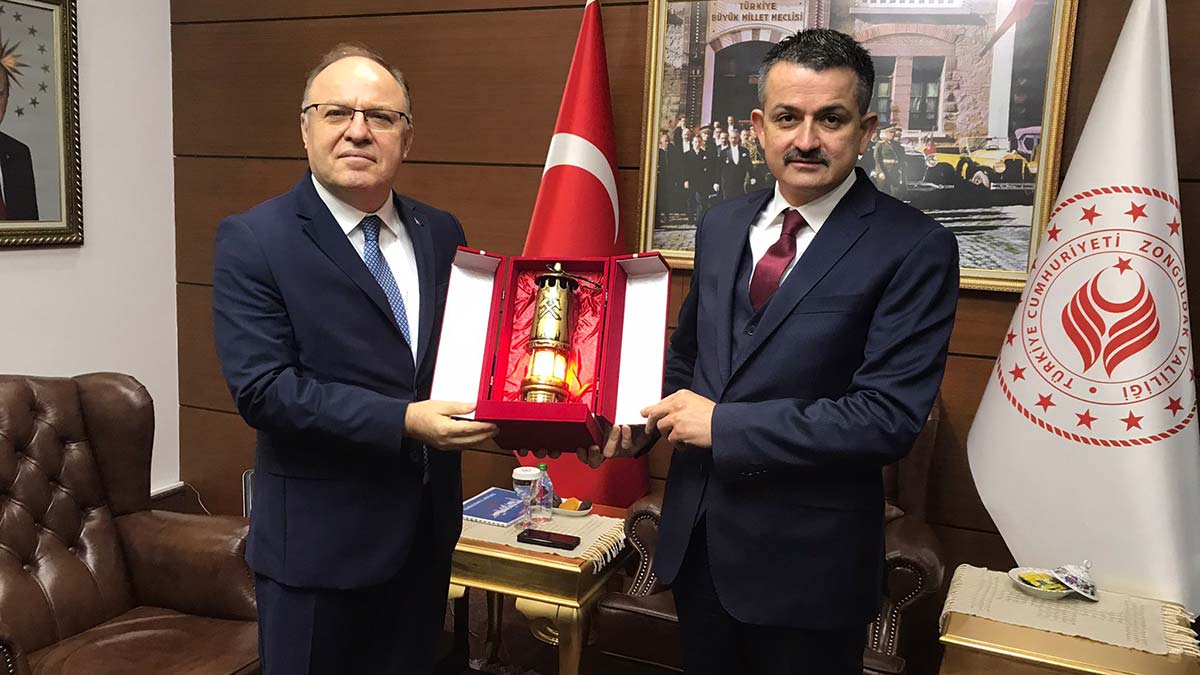 " Çiftçilerin 2021 hasat yılında kar ettiğini gösteriyor ama buna rağmen muhalefet sorumlu davranacağına sorunlu davranıyor"