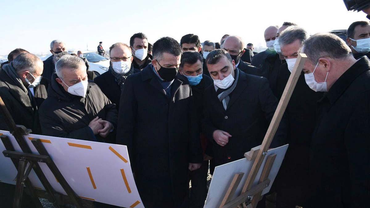 " Recep Tayyip Erdoğan'ın Türkiye'nin son 19 yılında her şeyde imzası ve çok büyük hizmetleri varken muhalefet nankörlük etmiştir. "