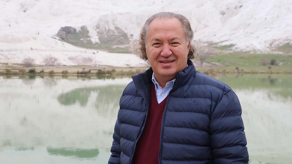 " Yeni yılı karşıladıktan sonra ertesi gün tatil olduğu için beyaz travertenler, yamaç paraşütü, sıcak hava balonları, antik kentler ve termal sulardan faydalanabilecek"