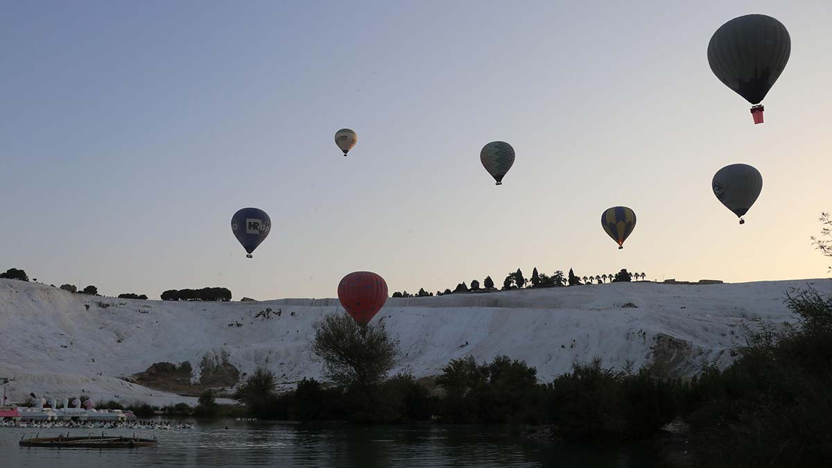 " Her tesisin kendisine has düzenlediği yılbaşı programları var."