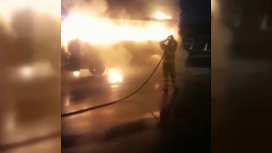 Park halindeki yolcu minibüsünde yangın