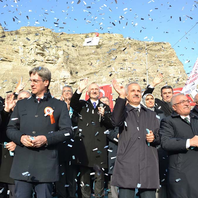 " Erzurum ve Artvin, 2'si de yüksek turizm potansiyeline sahip 2 ilin bu tünelle kolaylaşması, beraberinde yeni fırsatları da getirecektir"
