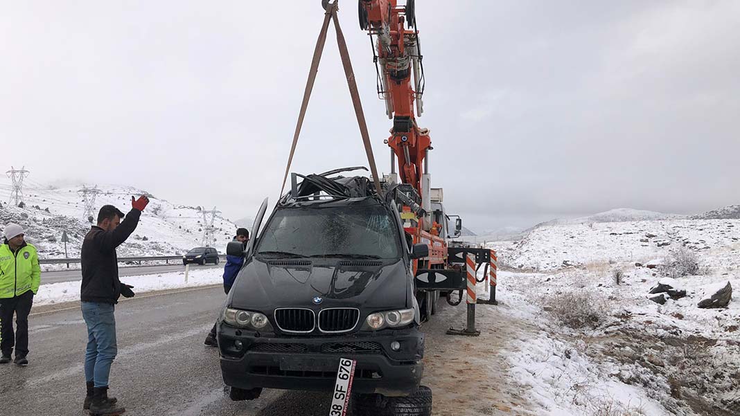 Acar’ın yanındaki piyade uzman onbaşılar Serhat Doğan, Ferhat Aslan ve Serhat Kaya ise yaralandı.