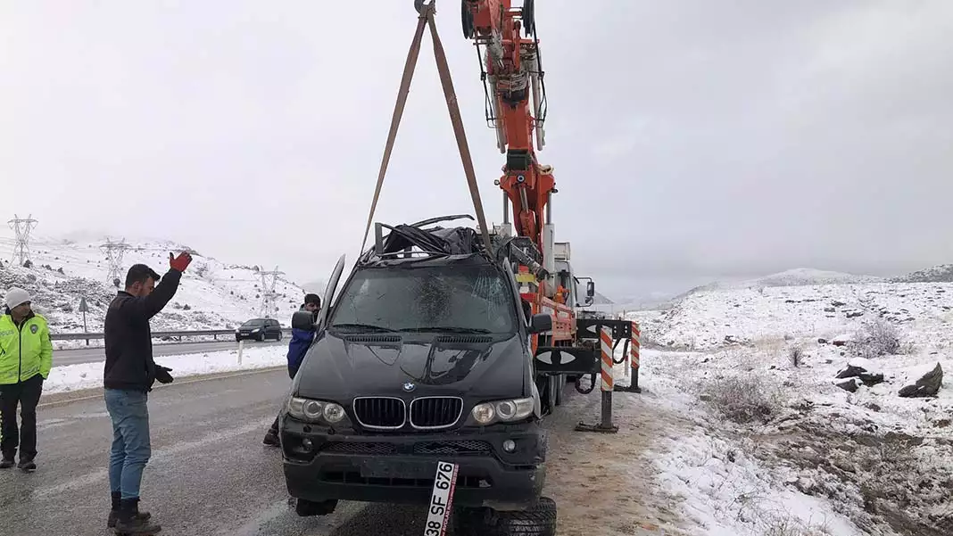 Acar’ın yanındaki piyade uzman onbaşılar serhat doğan, ferhat aslan ve serhat kaya ise yaralandı.