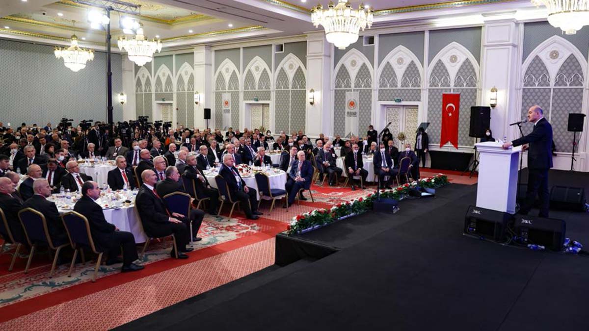 " Doğu ve Güneydoğu'da insanların gece yarılarına kadar iş yerlerini açık tutmaları, parklarda caddelerde gezmeleri, 2023 Türkiye'sinin provalarıdır"