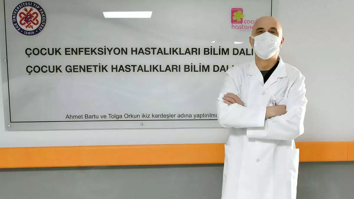 "  i̇ki doz sinovac artı iki doz biontech aşılı birçok kişi enfekte olmaya başladı, hatta ağır enfeksiyon geçirip yoğun bakıma yattı"