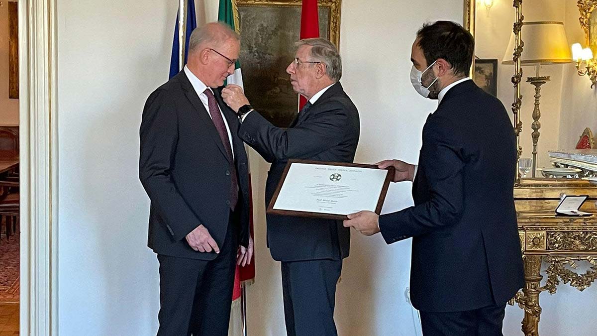 Prof. Dr. Murat Akova'ya İtalya Devlet Nişanı verildi