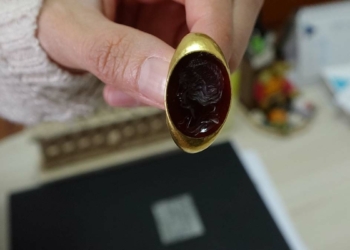 Roma dönemine ait altın yüzüğü satarken yakalandı