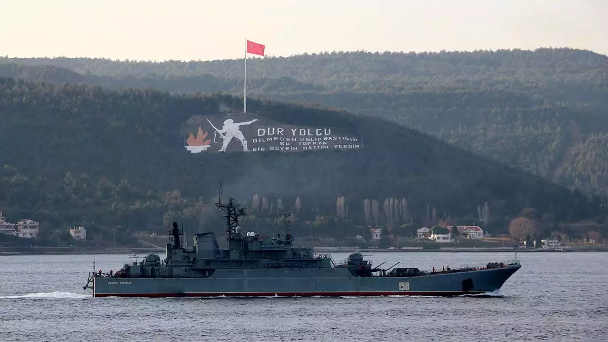 Rus savaş gemisi marmara denizi'ne doğru yol aldı
