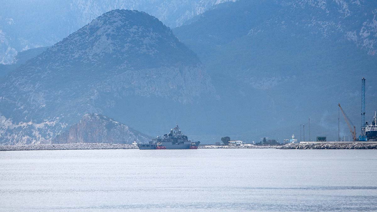 Salihreis fırkateyni, Antalya Limanına demir attı