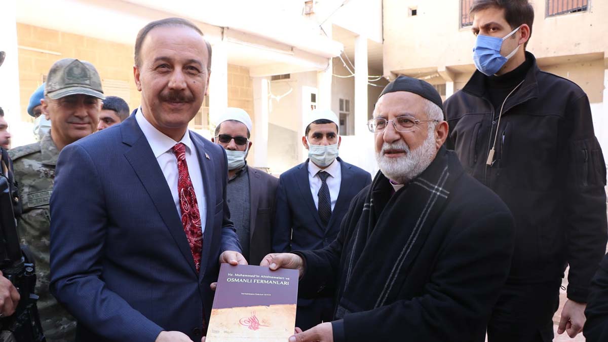 " Burada yaşayan Süryani kardeşlerimiz, Ezidiler, azınlık durumda olan, farklı inanca sahip vatandaşlarımıza da her türlü desteği vermeye devam edeceğiz"