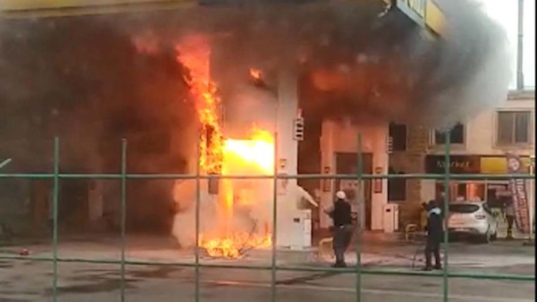 Şanlıurfa'da akaryakıt istasyonunda yangın