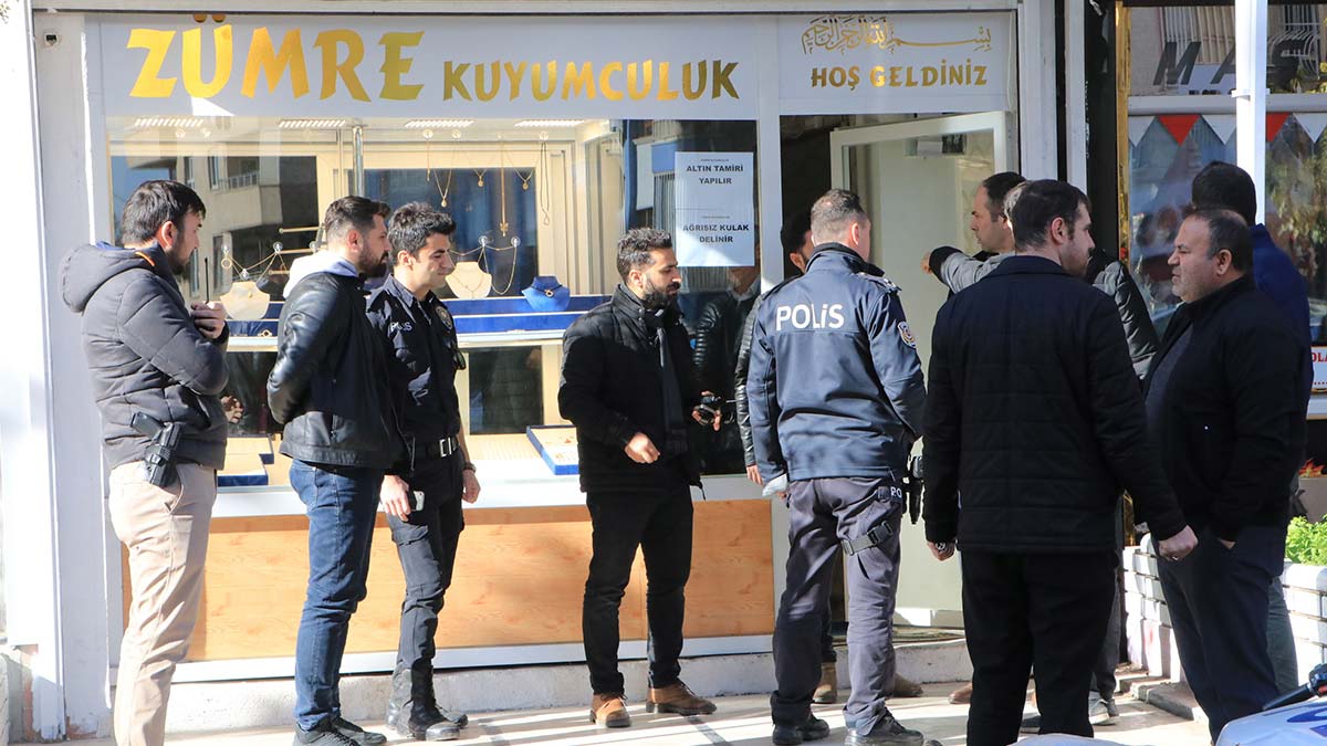 Şanlıurfa'da kuyumcuyu tüfekle soydular