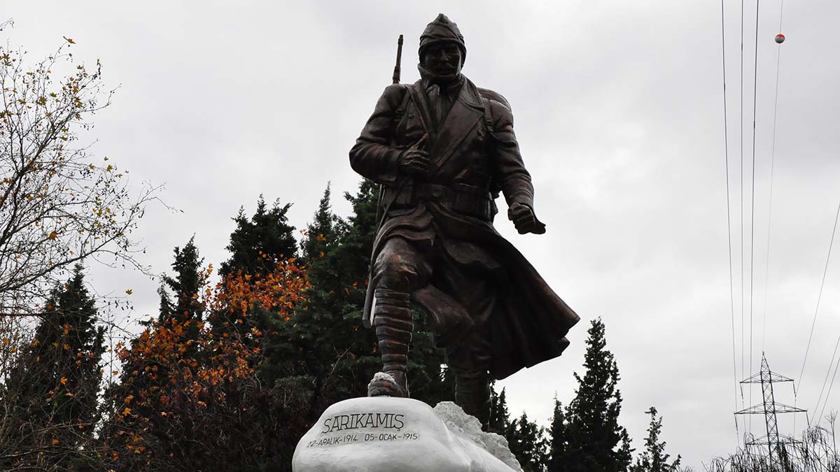 " Yurdumuzun bölünmez bütünlüğü için sınırlarımızda ve sınırlarımızın ötesinde görev yapan güvenlik güçlerimizin acı haberini aldığımda, onları anarken, 'kahraman evlatlarımız' diye belirtiyorum."