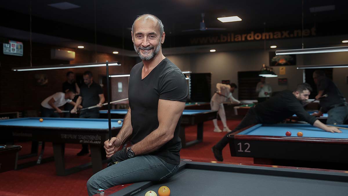 "Yurt dışındaki maceram Antwerp'te başladı, 1988'de birinci maçta yenildim. 2004'te aynı yerde dünyada yılın oyuncusu seçildim. Çok acayip bir şeydi"