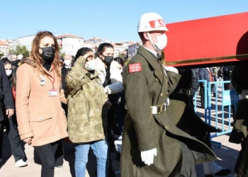 Şehidin nişanlısı 'asker selamı' ile veda etti