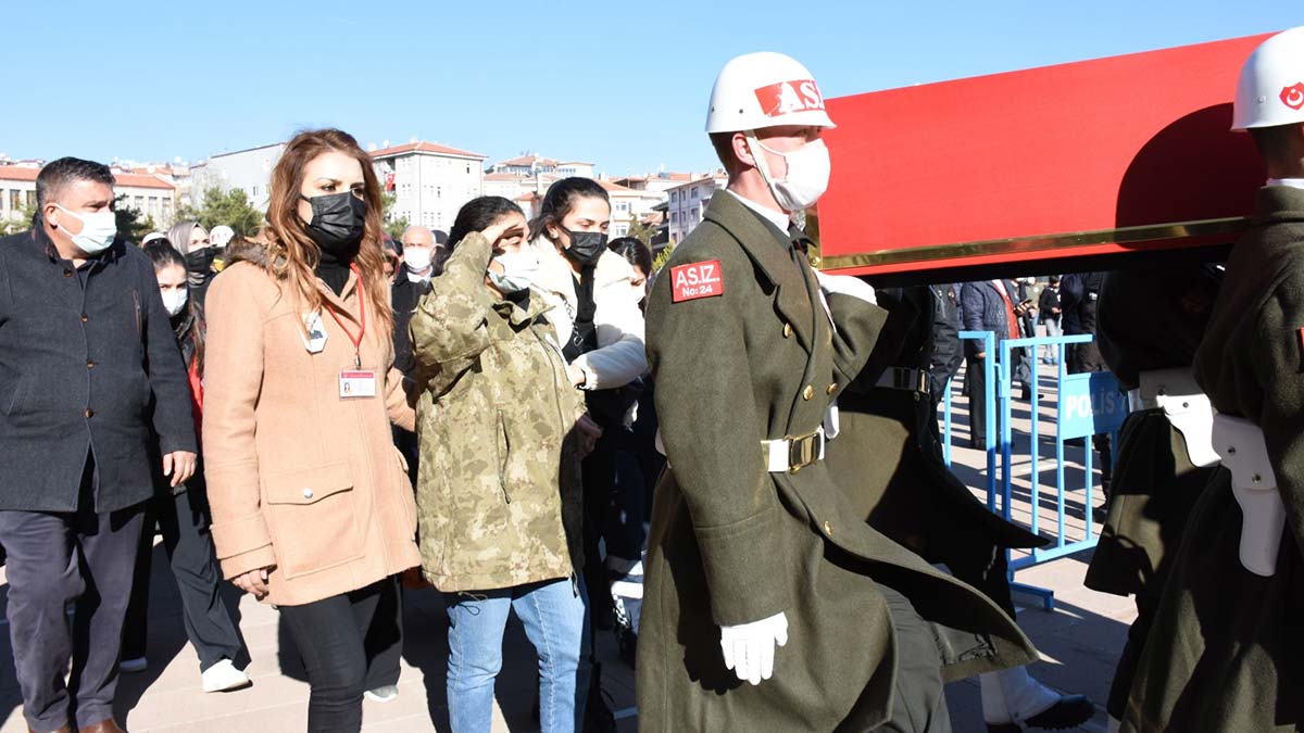 Şehidin nişanlısı 'asker selamı' ile veda etti