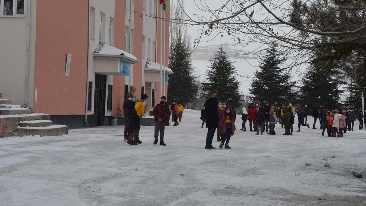 Şiddete maruz kalan öğrenciye psikolojik destek