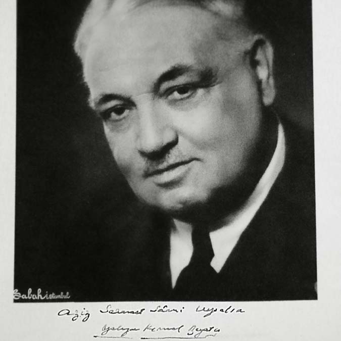 " Üsküp’te dünyaya gelen ve tam bir İstanbul aşığı olan edebiyat dünyamızın ölümsüz çınarı Yahya Kemal adına düzenleyeceğimiz sergiye tüm sanatseverlerimiz davetlidir"