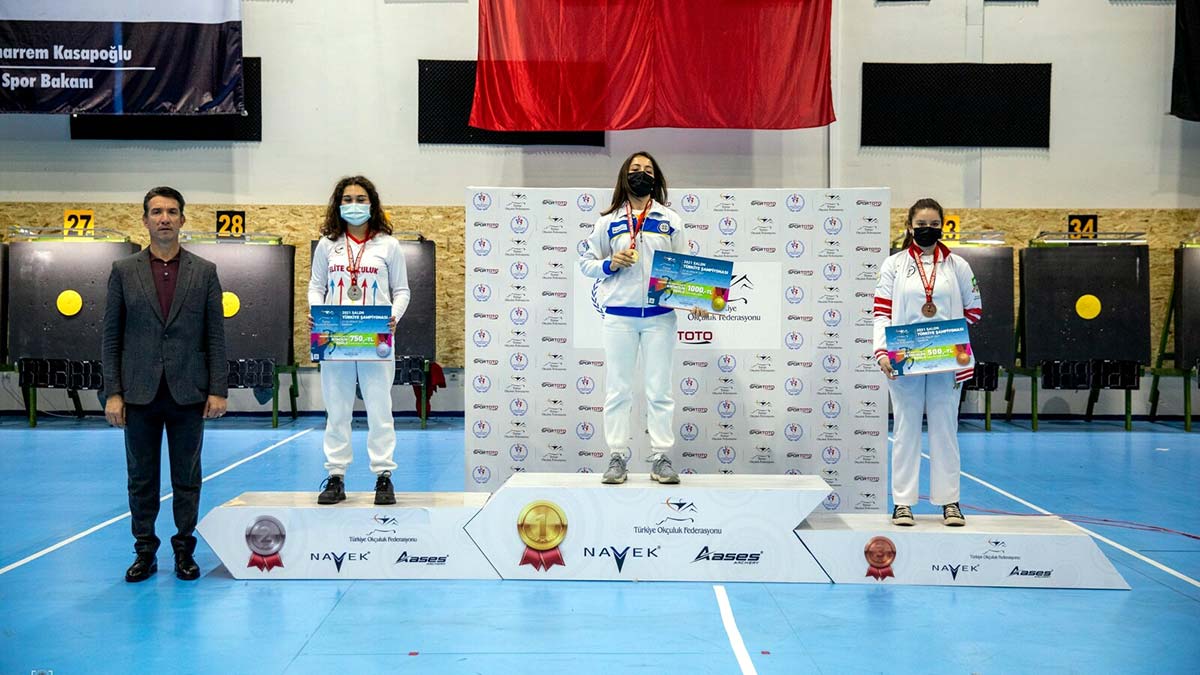 Songül Lök okçulukta altın madalya kazandı