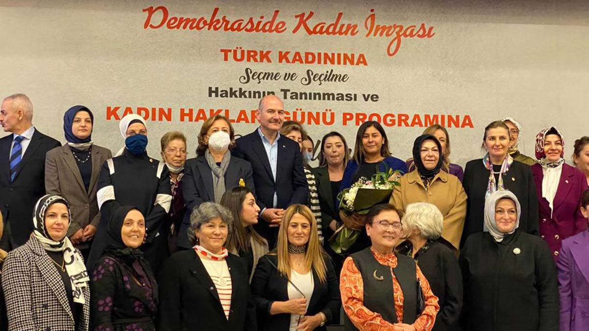 Soylu, seçilen kadınlar ile bir araya geldi