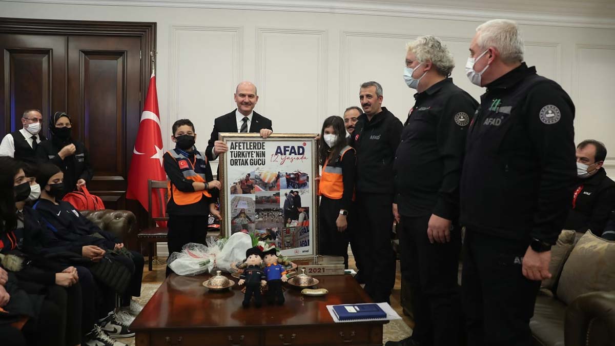 " Özellikle 2011'de başlayan Suriye kaynaklı göçün ilk dönemlerinde gelenlerin barınma, kayıt ve benzeri gibi işlerini büyük bir başarıyla yerine getirdi"