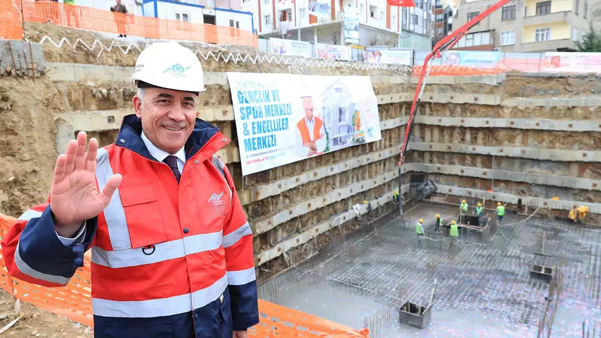 " burası gençlik spor merkezi ve engelliler merkezi olacak. Ve hem gençler hem de engelliler bizim üzerinde ciddi şekilde durduğumuz konulardandır"