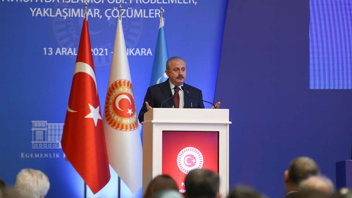" Türkçe olarak da diğer dillerde de bunu yapmalıyız"