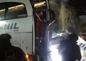 TIR'a arkadan çarpan yolcu otobüsünde 15 yaralı