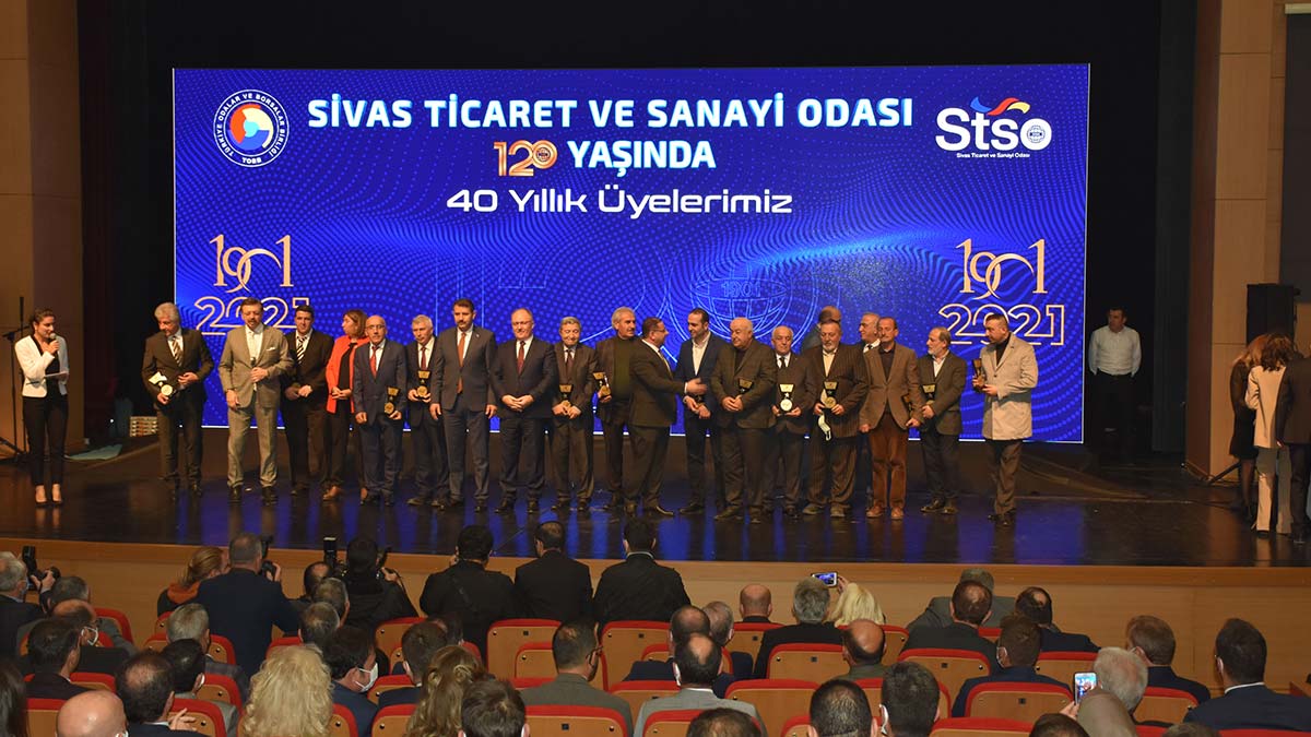 " Sivas'ın ihracat yapması da kolaylaşacak. Ankara-Sivas Yüksek Hızlı Tren hattı da artık tamamlanmalı"