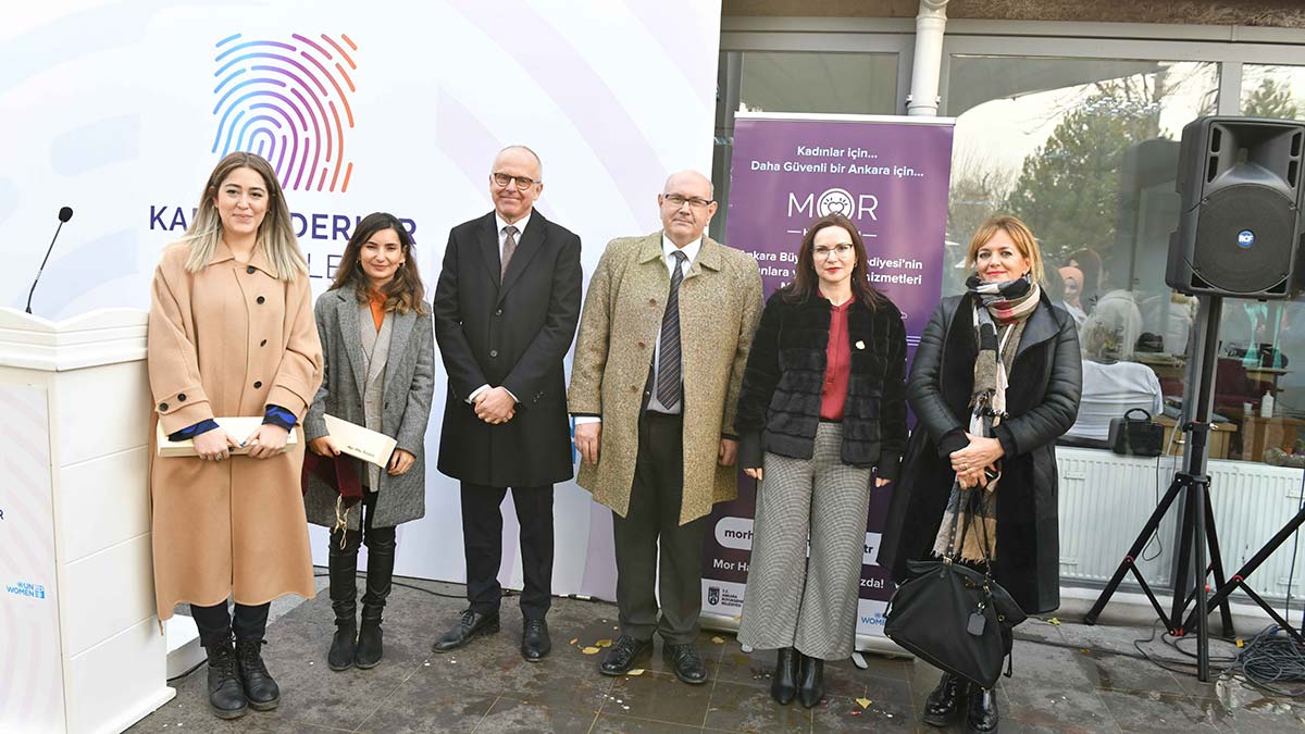 Duvarlar Mor Haritam temalı resimlerle donatıldı