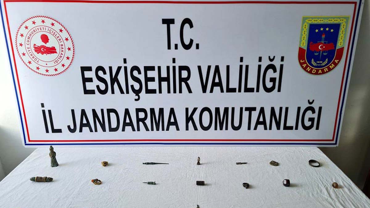 Tarihi eserleri satmaya çalışan 2 şüpheli yakalandı