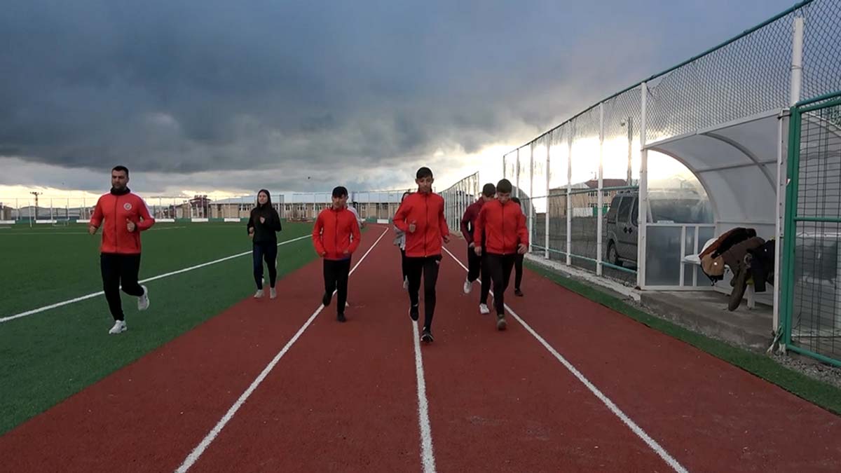 Tarlada çalışırken Türkiye Şampiyonu oldu