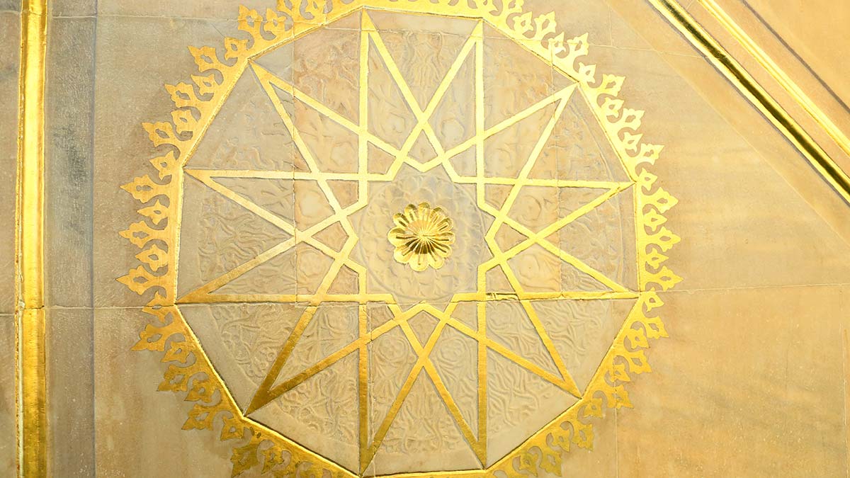 Tekeli Mehmet Paşa Cami'ni kirlettiler