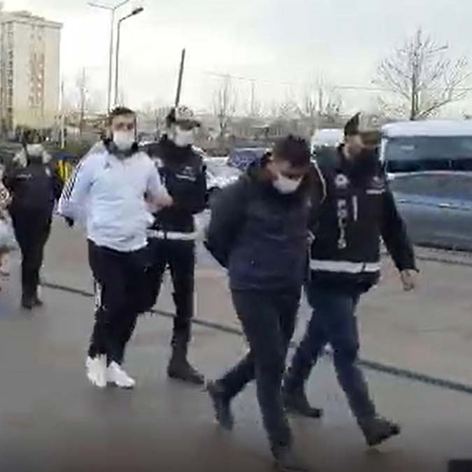 Polis, Çorlu, Süleymanpaşa ve Muratlı ilçelerinde belirlediği 17 adreste eş zamanlı arama yaptı