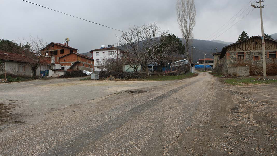 " Helikopter düştü dediler. Sağa sola baktık yok. Vatandaşın biri ot yakmış"