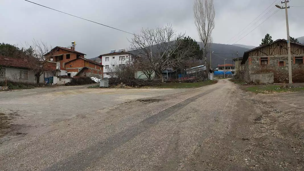 " helikopter düştü dediler. Sağa sola baktık yok. Vatandaşın biri ot yakmış"