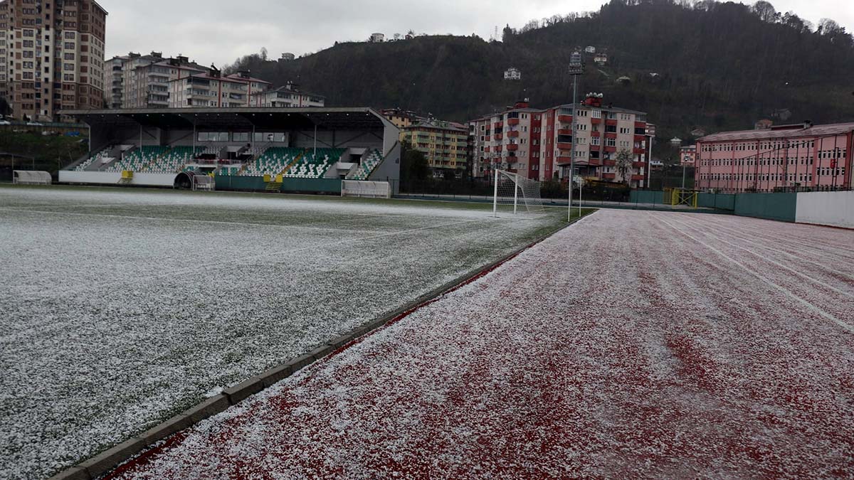 Trabzon'da dolu etkili oldu