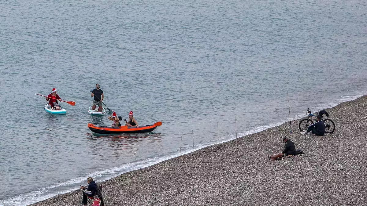 Turistler konyaalti sahilinde denize girdi 3 - yerel haberler - haberton