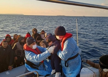 Türk kara sularına itilen göçmenler kurtarıldı