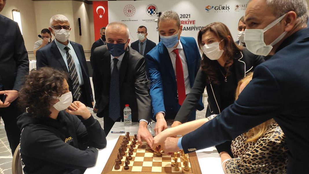 Türkiye Satranç Şampiyonası'nda 10 usta mücadelede