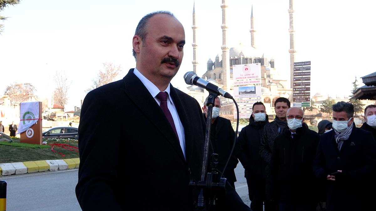 " Bir kez daha Ulu Gazi’ye, kurtarıcımıza Edirne’ye hoş geldin ama hiç gitmedin diyor, hepinizi saygıyla selamlıyorum"