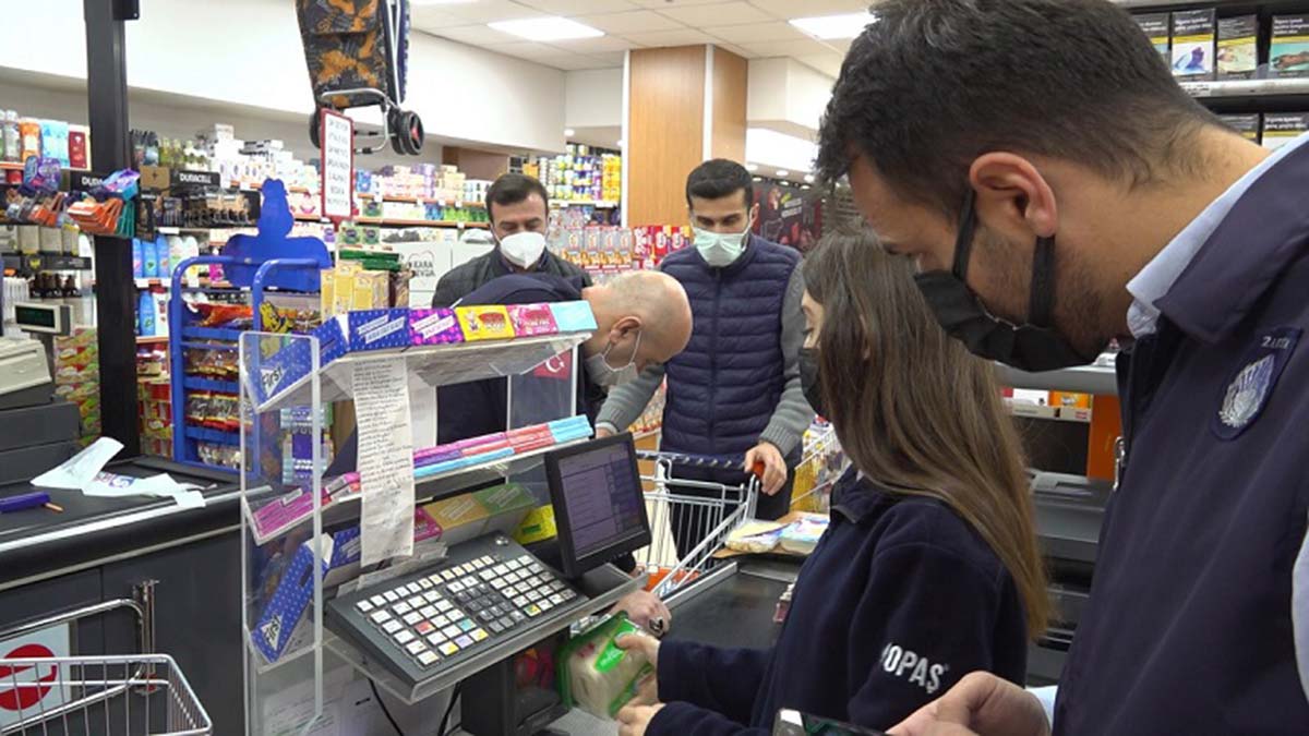 Tuzla Belediyesi zabıta ekiplerinden denetim