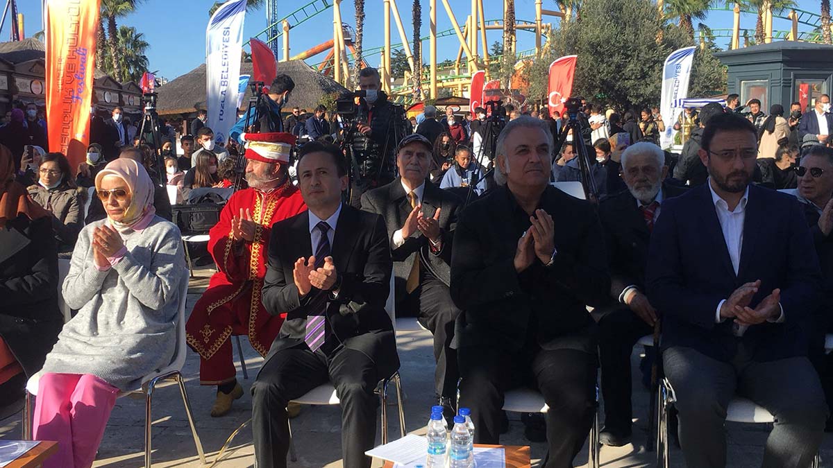 " Bugün 3 Aralık Engelliler Günü. Ama bugün bizim Gençlik ve Kültür Festivalimizin de başlangıcı oldu"