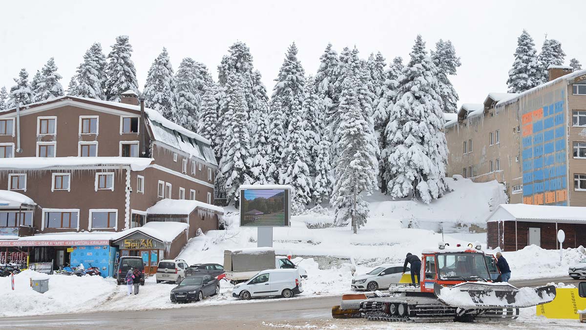 Uludağ'da kar kalınlığı 40 santimetreye çıktı